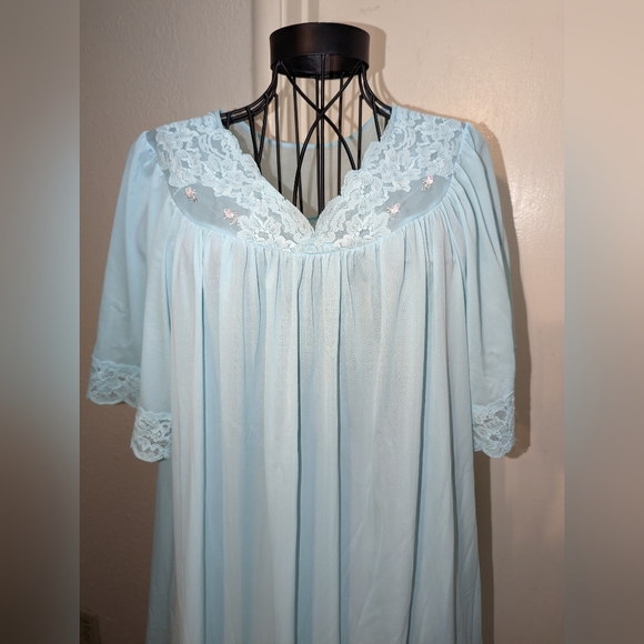 Shadowline Floral Full length Nightgown - Picture 8 of 10